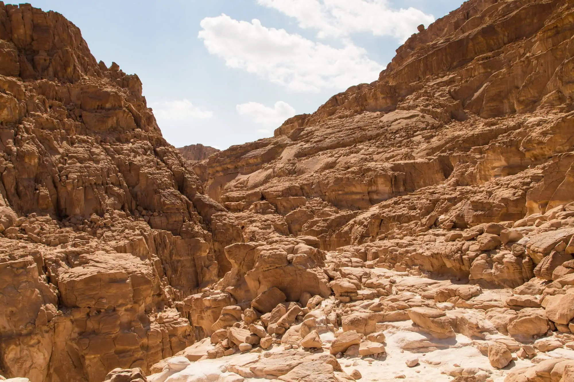 Salama colored canyon & blue hole - Image 2